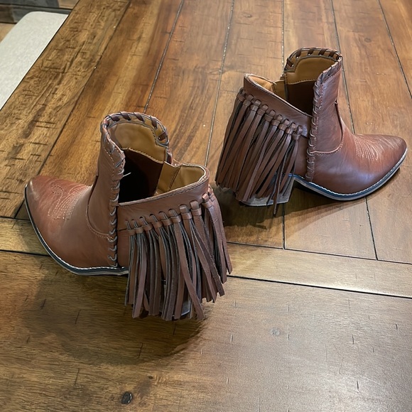 Fringe booties - Picture 2 of 2